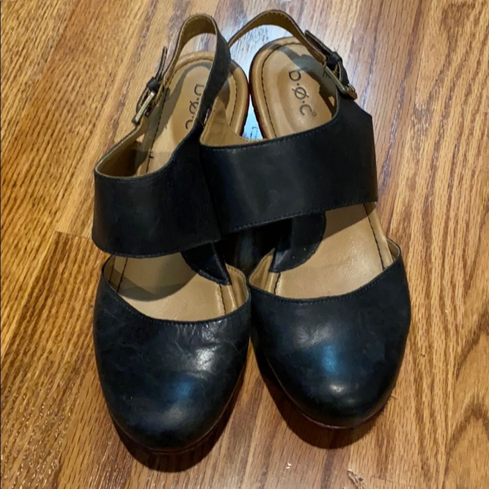B•O•C black wedge clogs